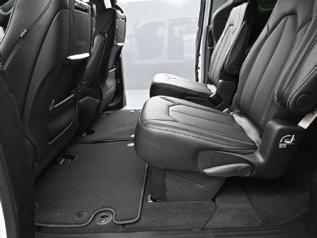 New 2025 Chrysler Pacifica Select w/ Uconnect Theater Family Group AWD/4WD image 13