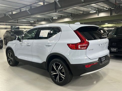 Certified 2025 Volvo XC40 B5 Core image 4