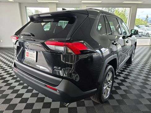 Used 2025 Toyota RAV4 XLE AWD/4WD image 3
