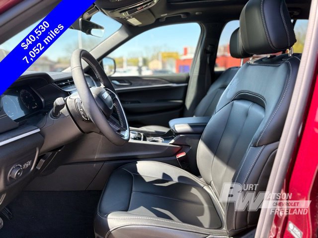 Used 2026 Jeep Grand Cherokee Limited w/ Limited Altitude Package AWD/4WD image 11