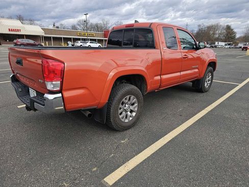Used 2017 Toyota Tacoma SR5 image 2