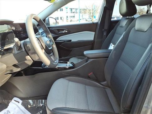 Used 2024 Chevrolet Trax LT image 12