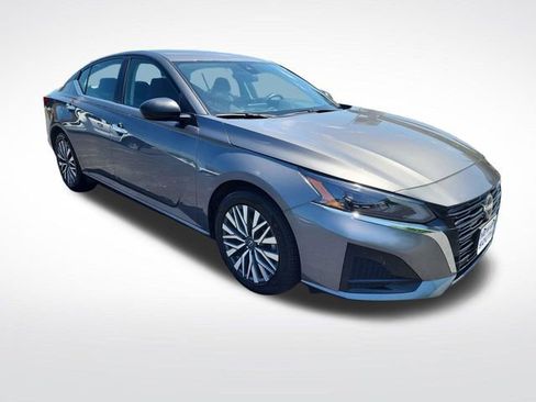 Used 2024 Nissan Altima 2.5 SV FWD image 7
