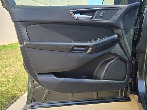 Used 2019 Ford Edge SE FWD image 17
