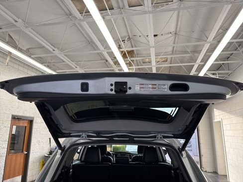 Used 2018 Toyota Highlander XLE image 12