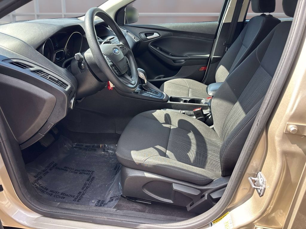 Used 2017 Ford Focus SE FWD image 10