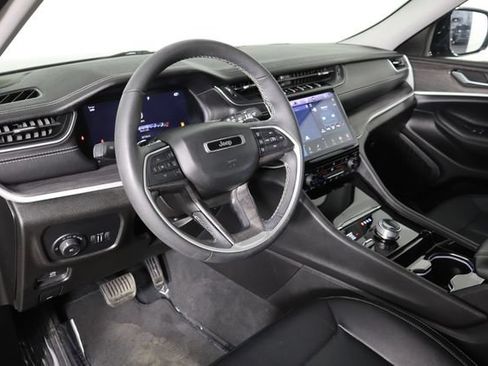 Used 2023 Jeep Grand Cherokee Limited w/ Black Appearance Package AWD/4WD image 24