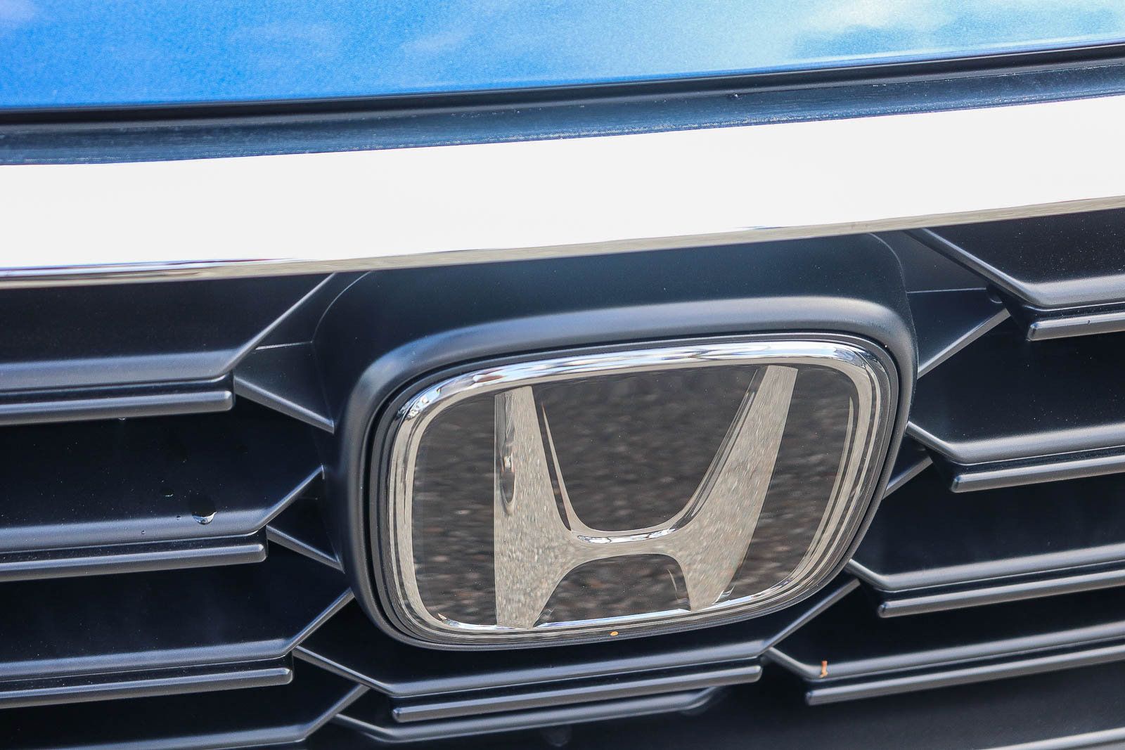 Used 2025 Honda CR-V LX image 3