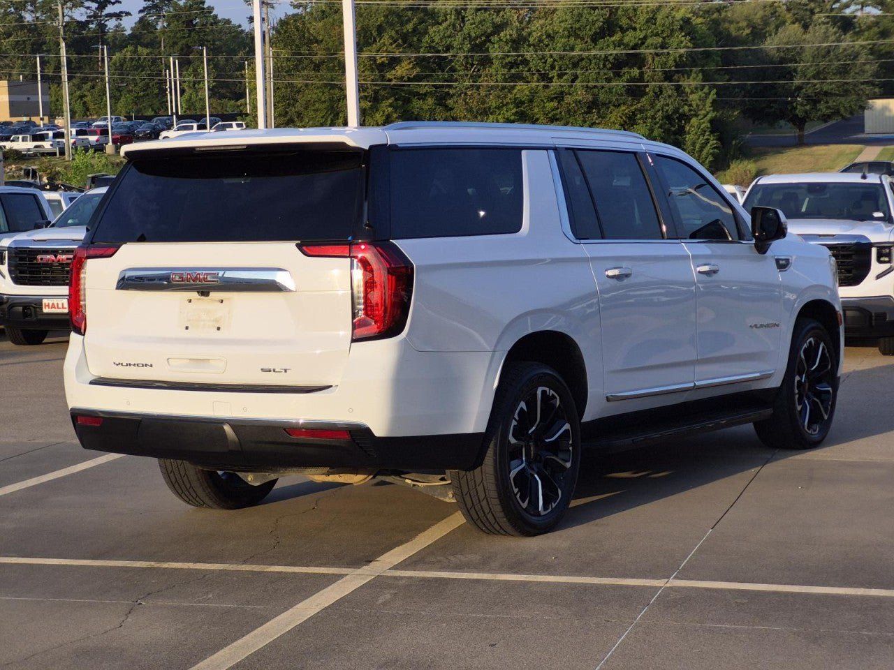 Certified 2022 GMC Yukon XL SLT w/ SLT Premium Package RWD image 7