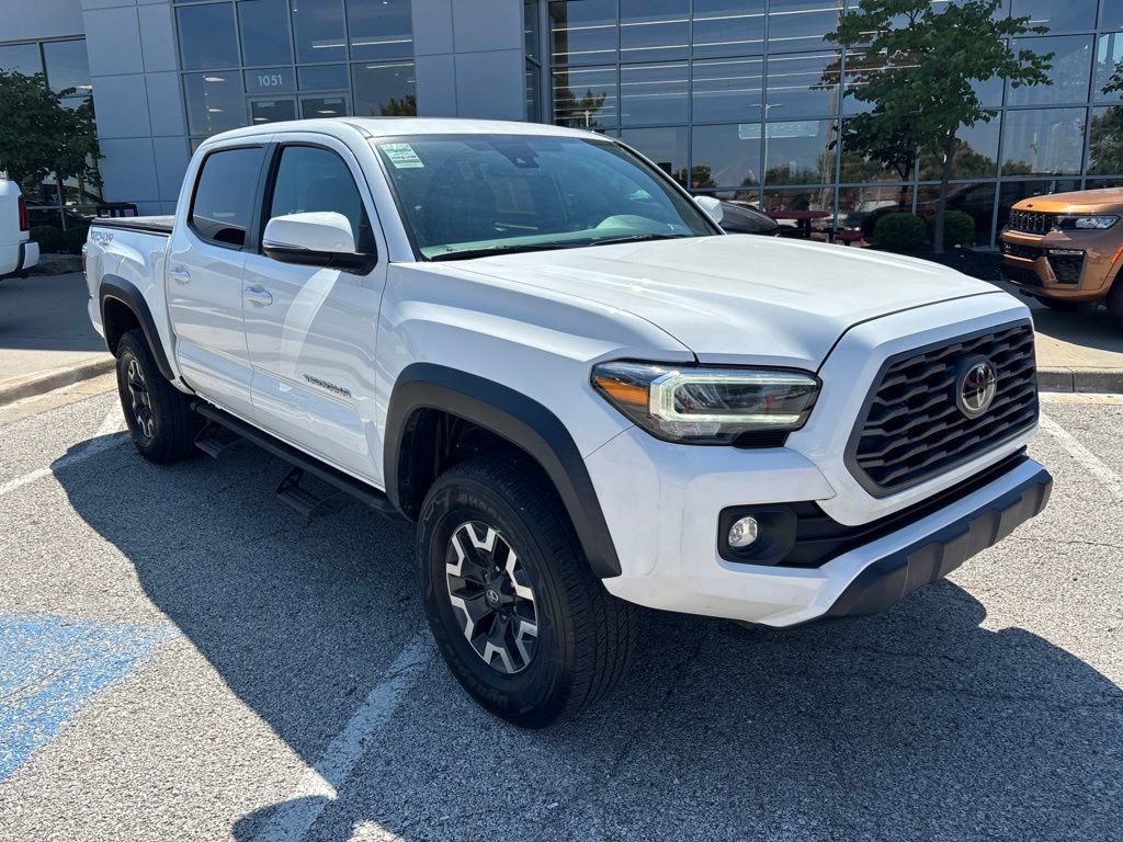 Used 2021 Toyota Tacoma TRD Off-Road w/ TRD Premium Off Road Package AWD/4WD image 6