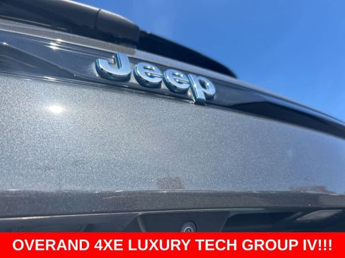 Used 2022 Jeep Grand Cherokee Overland w/ Luxury Tech Group IV image 23