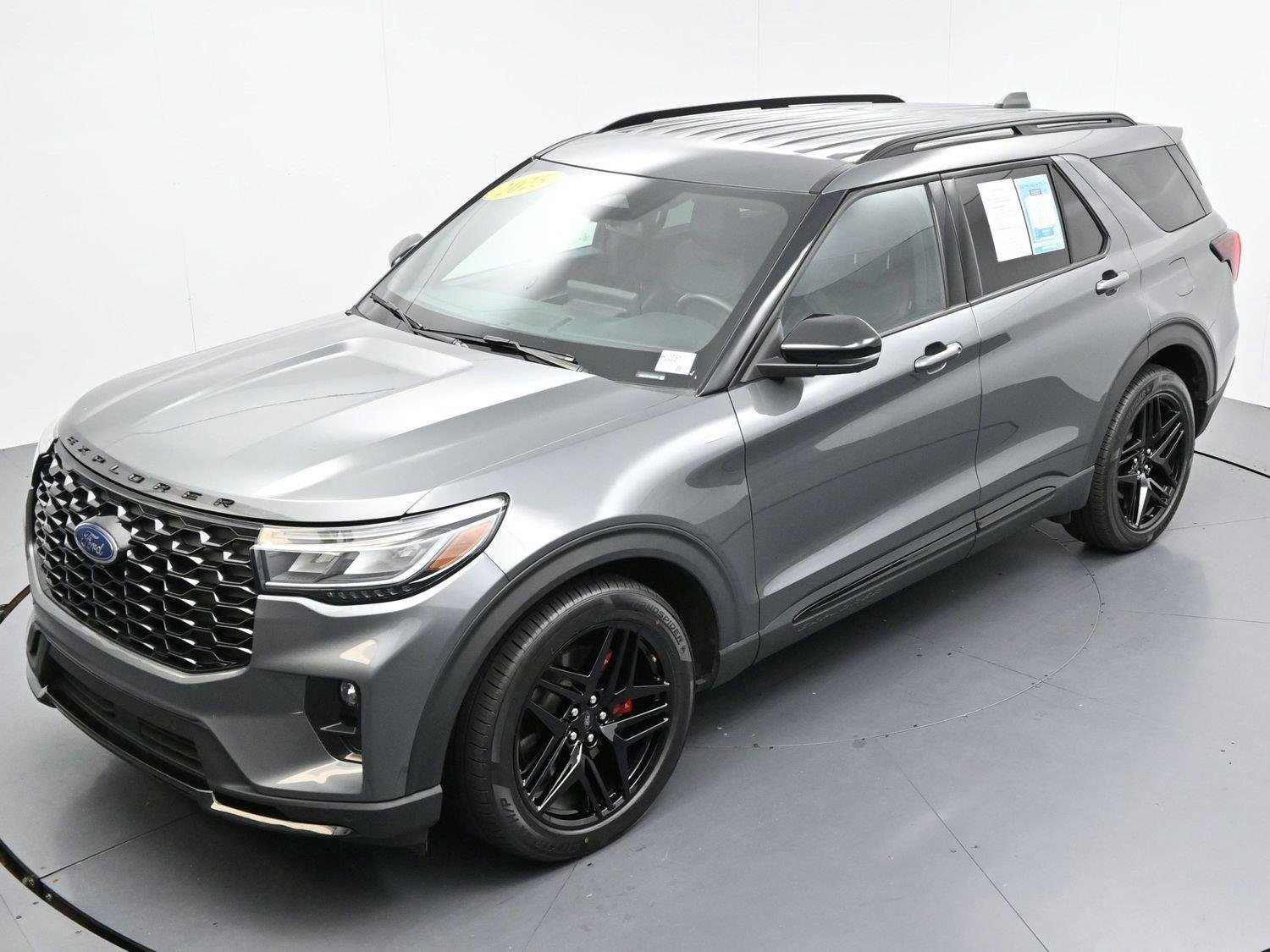 Used 2025 Ford Explorer ST-Line w/ Premium Package RWD image 39