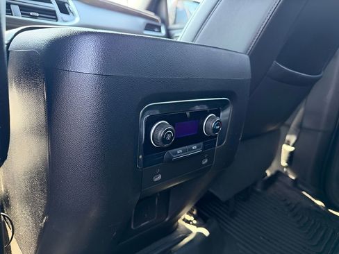 Used 2023 Chevrolet Suburban LT image 33