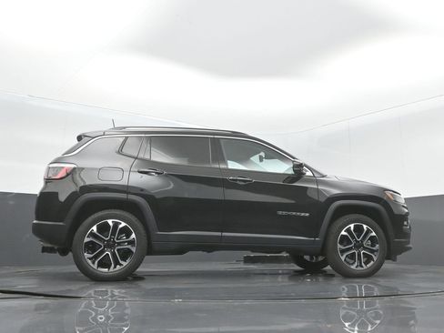 Certified 2022 Jeep Compass Limited image 36