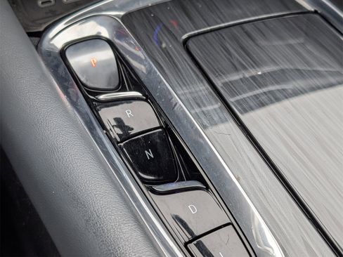 Used 2023 Buick Enclave Essence image 8