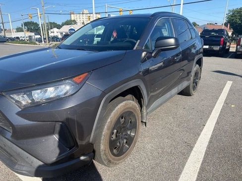 Used 2021 Toyota RAV4 LE AWD/4WD image 1