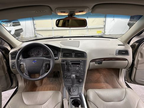 Used 2002 Volvo V70 Cross Country AWD/4WD image 17