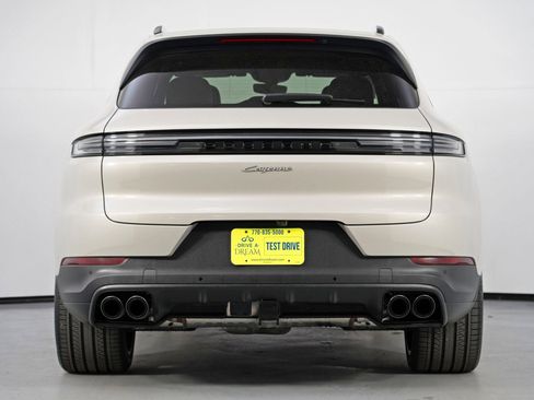 Used 2025 Porsche Cayenne E-Hybrid image 11