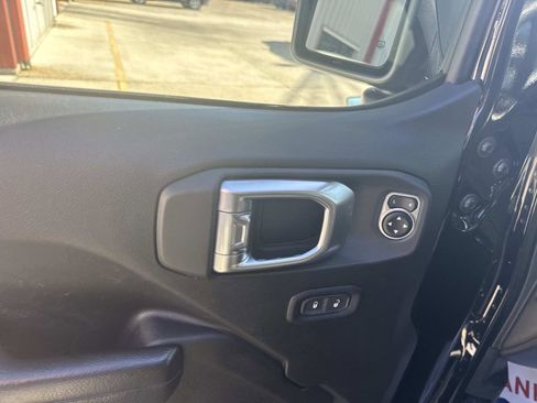 Certified 2023 Jeep Gladiator Sport image 19