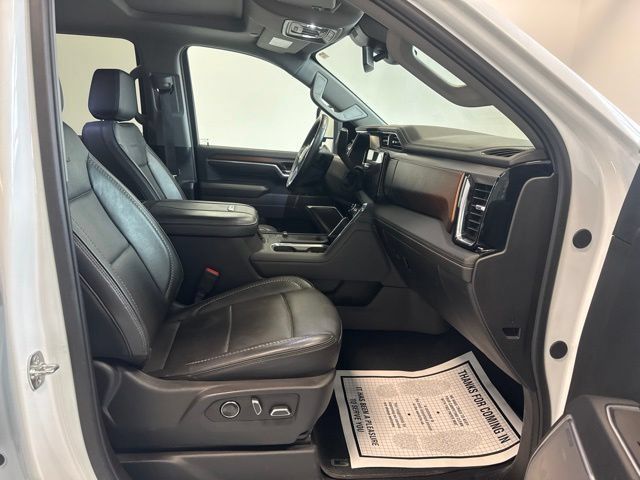 Used 2025 GMC Sierra 3500 Denali AWD/4WD image 36