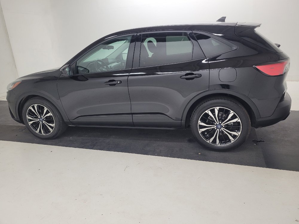 Used 2021 Ford Escape SE w/ SE Sport Appearance Package FWD image 3