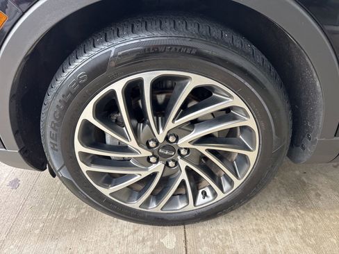 Used 2020 Lincoln Nautilus Reserve image 14