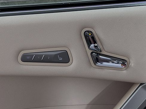 Used 2025 BMW iX M60 image 16