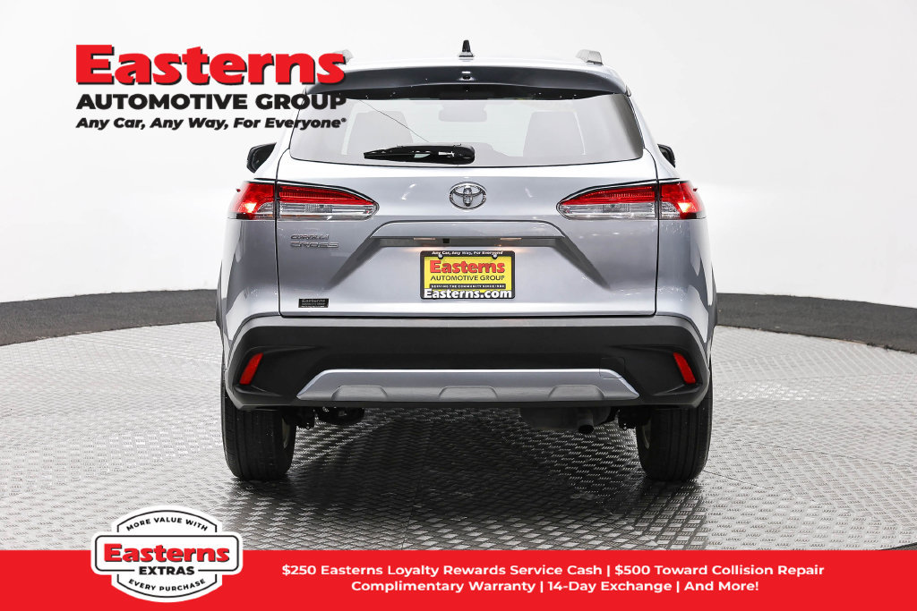Used 2025 Toyota Corolla Cross LE FWD image 7