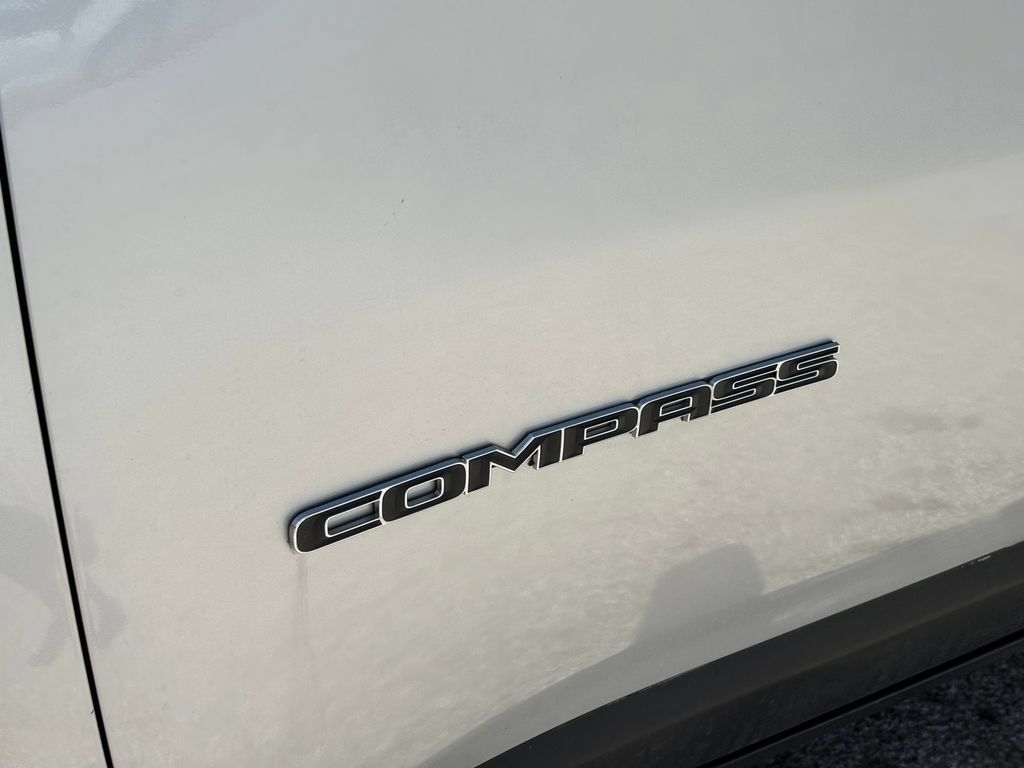 Used 2026 Jeep Compass Limited AWD/4WD image 11