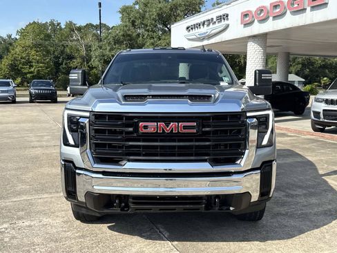 Used 2024 GMC Sierra 2500 Pro w/ Convenience Package AWD/4WD image 2