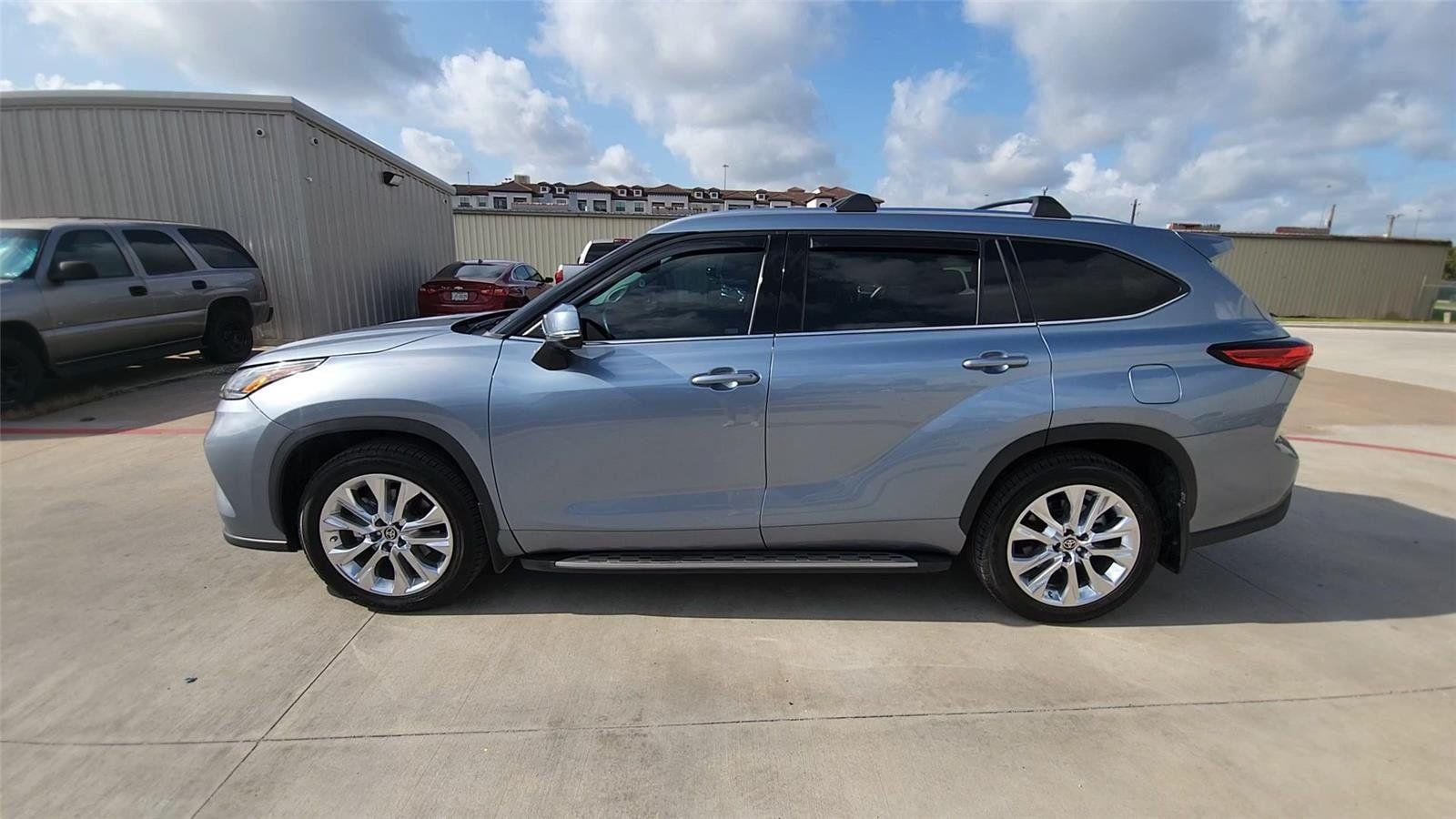 Used 2021 Toyota Highlander Limited FWD image 5