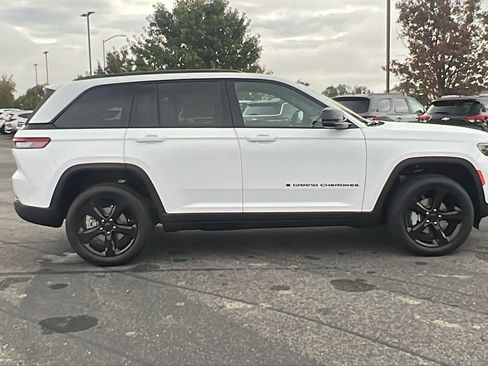 New 2025 Jeep Grand Cherokee Limited w/ Luxury Tech Group II image 2