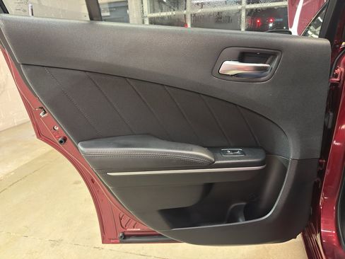 Used 2019 Dodge Charger SXT image 28