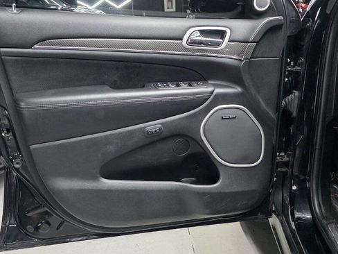 Used 2018 Jeep Grand Cherokee SRT image 31