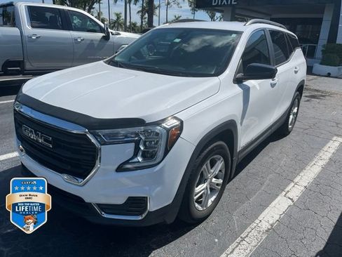 Used 2022 GMC Terrain SLE w/ Driver Convenience Package FWD image 3