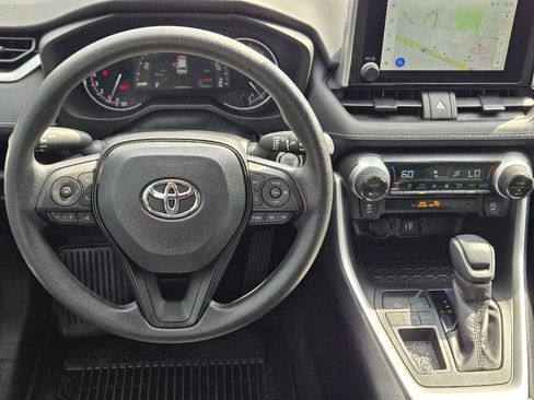 Used 2025 Toyota RAV4 XLE w/ Convenience Package image 10