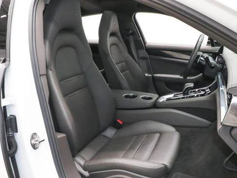 Used 2023 Porsche Panamera 4 Platinum Edition image 26