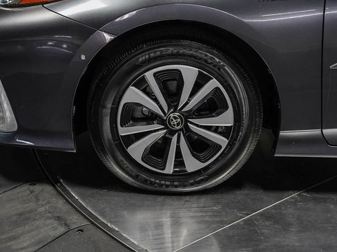 Certified 2017 Toyota Prius Prime Advanced w/ Carpet Mat Package FWD image 9