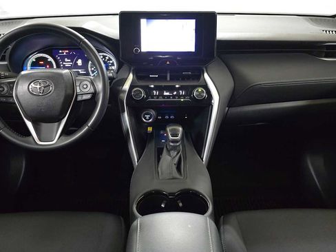 Used 2023 Toyota Venza LE AWD/4WD image 18