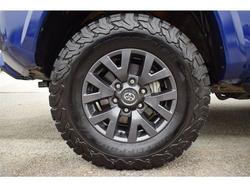 Used 2023 Toyota Tacoma 4x4 Double Cab image 9