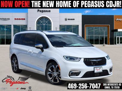 New 2026 Chrysler Pacifica Pinnacle w/ Trailer Tow Group