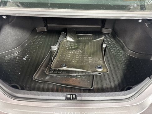 Used 2021 Toyota Camry LE image 6