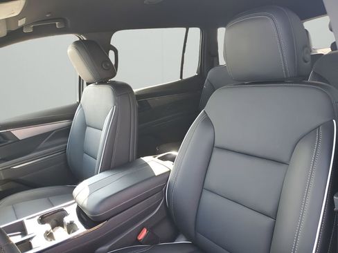 Certified 2025 Buick Enclave Preferred image 26