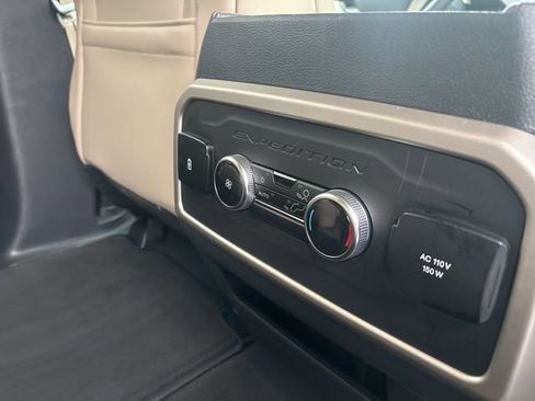 Used 2024 Ford Expedition XLT RWD image 11