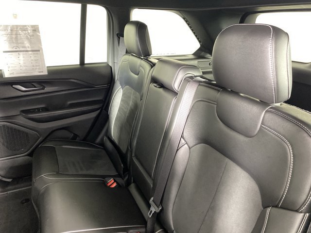 Used 2024 Jeep Grand Cherokee Altitude AWD/4WD image 33