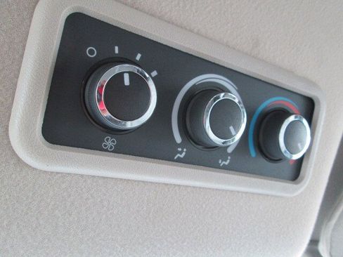 Used 2017 Chevrolet Express 3500 LT w/ LT Preferred Equipment Group RWD image 18