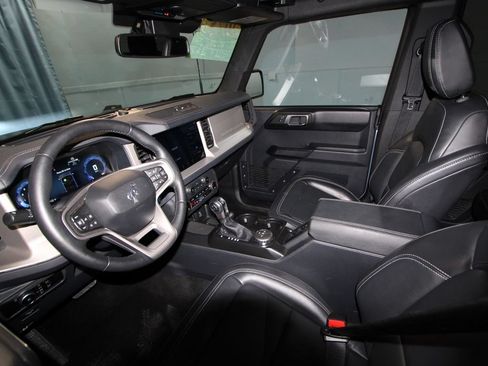 Used 2025 Ford Bronco Outer Banks AWD/4WD image 2