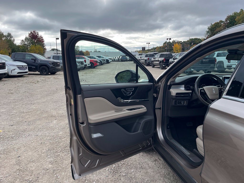 Used 2020 Lincoln Corsair AWD w/ Premium Package image 17