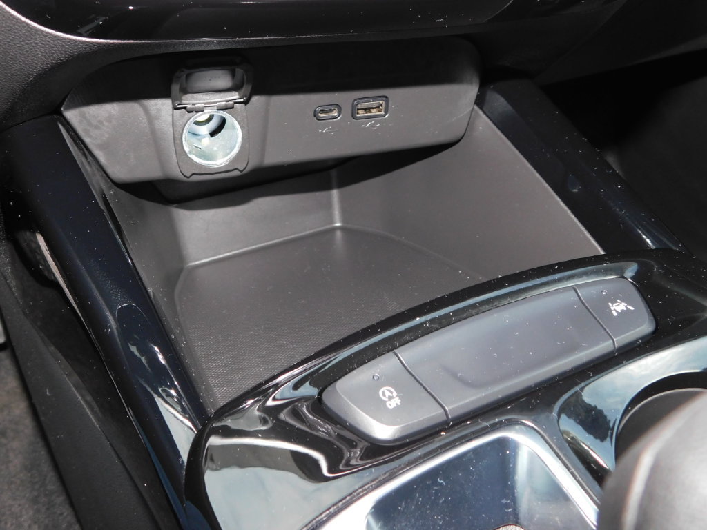 Used 2025 Chevrolet Trax LT FWD image 34
