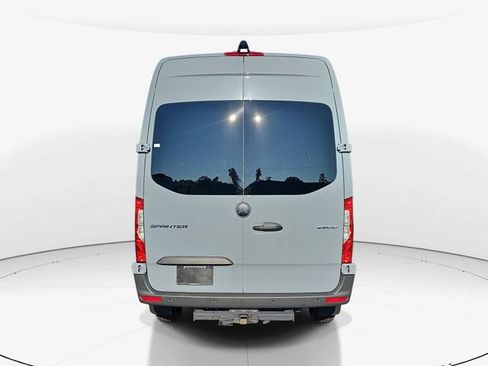 Used 2024 Mercedes-Benz Sprinter 2500 image 4